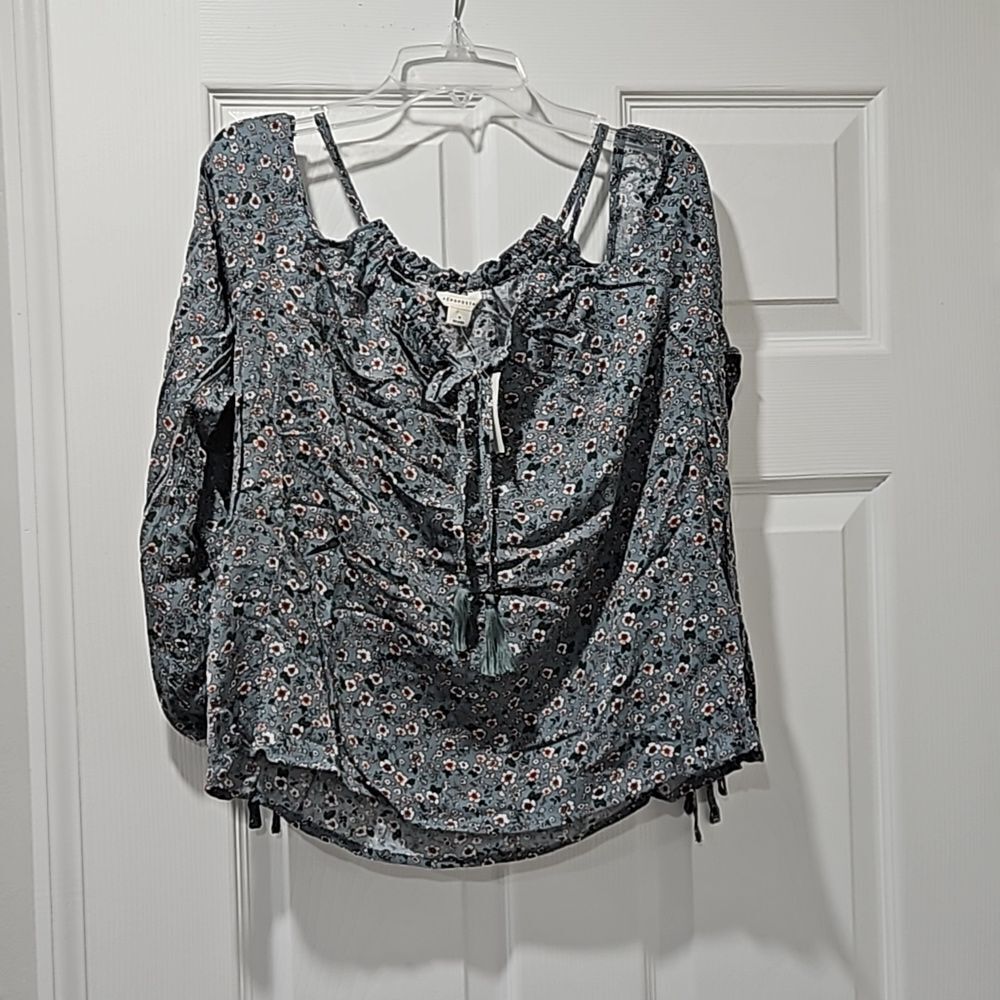 Aeropostale open shoulder long sleeve top